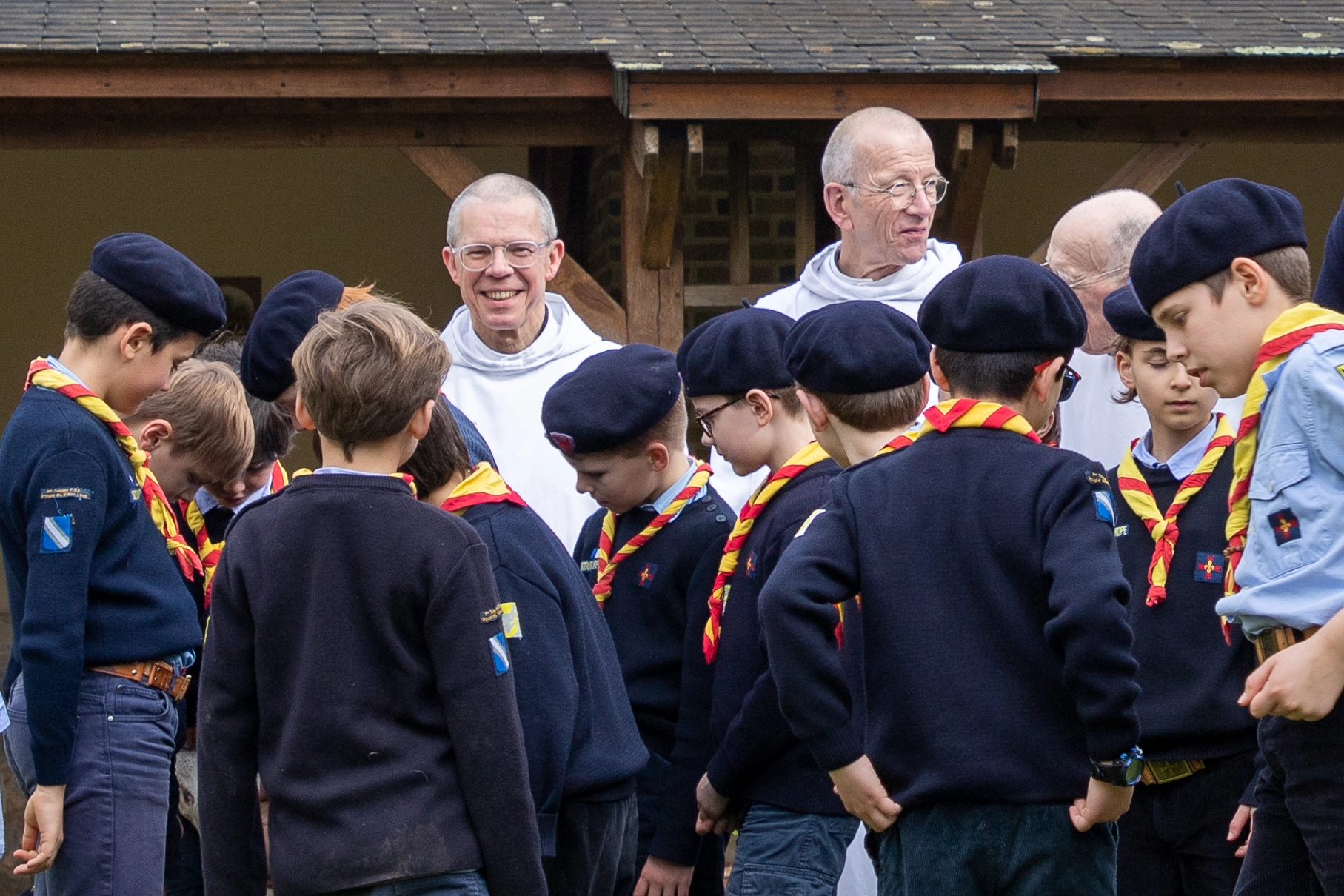 Des louveteaux en visite à l'hôtellerie